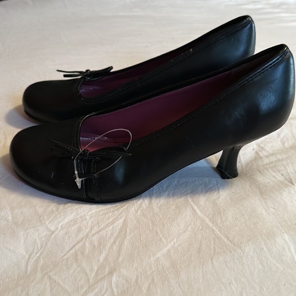 Shoes - Picture 2 of 4